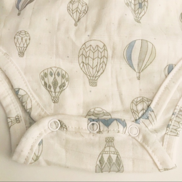 NWT ADEN AND ANAIS MUSLIN BODYSUIT ROMPERS 9-12M - Picture 4 of 14